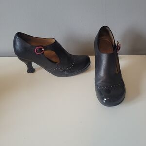 Fluevog Bellevue Ella Baker Brogued Heel With Cutout, GUC, Size 6